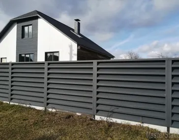 Монтаж забора-жалюзи на столбы из профтрубы