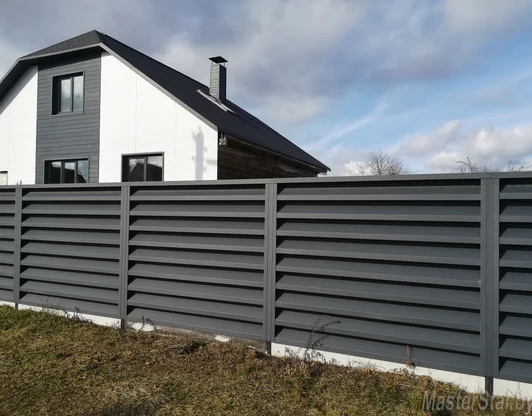 Монтаж забора-жалюзи на столбы из профтрубы